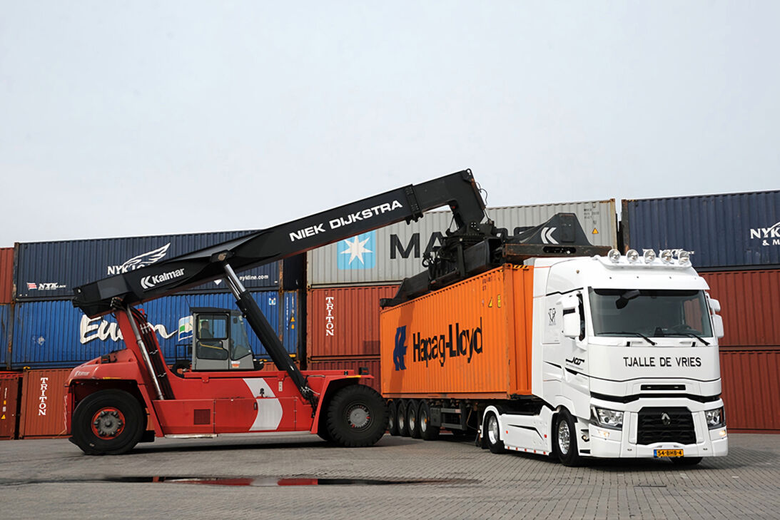 LVS-Aflevering-Renault-Trucks-Tjalle-de-vries_ml_resize_x2
